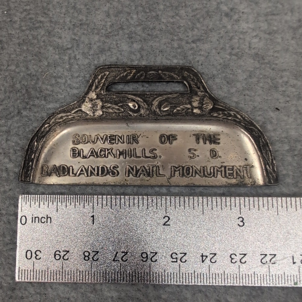 Souvenir of the Black Hills Badlands National Monument Miniature Metal Dustpan - Picture 4 of 4